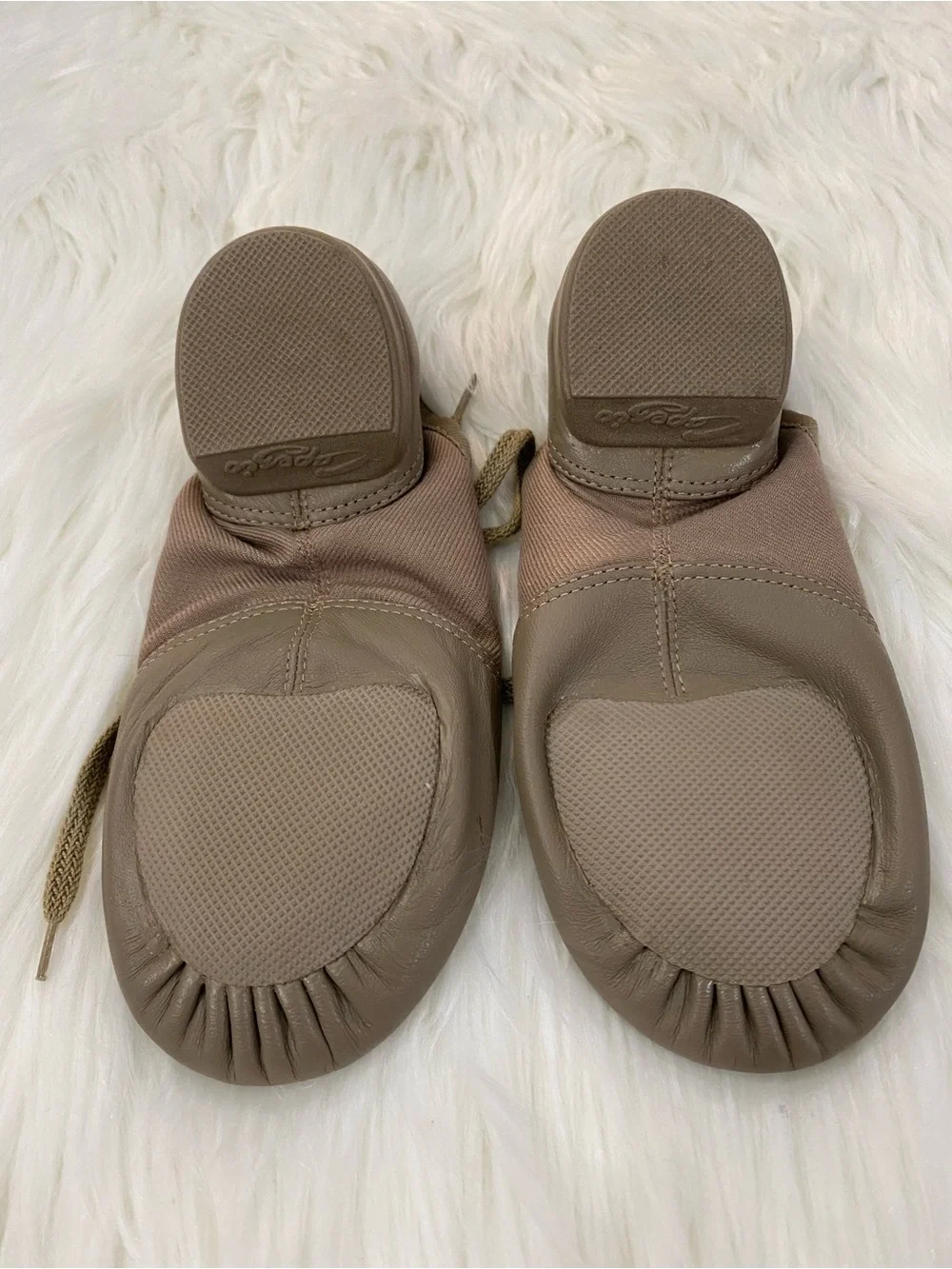 Pre-Loved Capezio kids Taupe Canvas & Leather Lace-Up Jazz Sneakers -no box